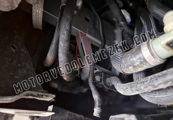 Steel skid plate for Nissan NV300