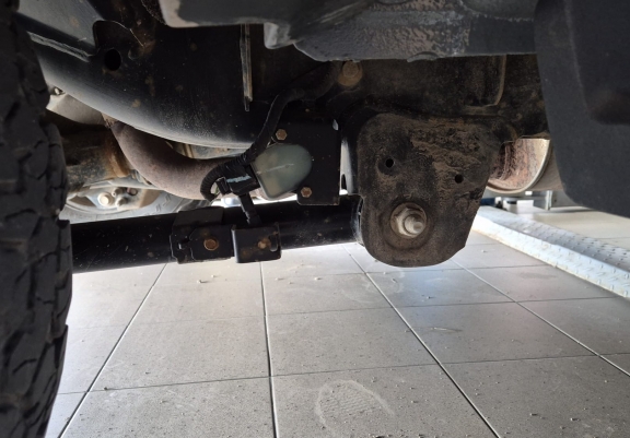 Alumínium hátsó lengőkar-szenzor védőlemez Ford Ranger Raptor