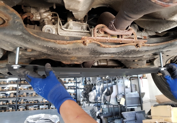 Alumínium motor, sebességváltó, hűtő, első lökhárító védőlemez Audi A3